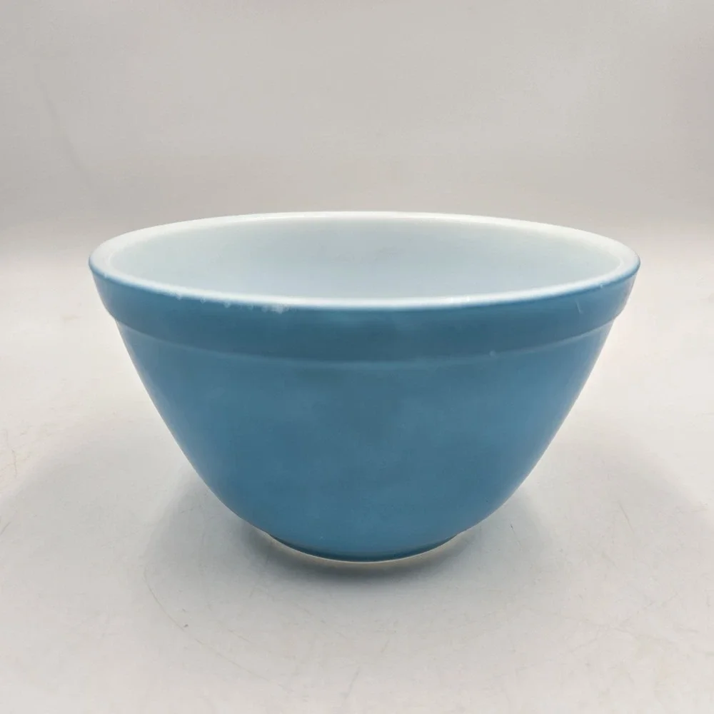 Vintage Pyrex 401 Turqoise Mixing Bowl 1.5 Pint Robins Egg Blue Small